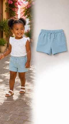 Short infantil com bolsos e cadarço.