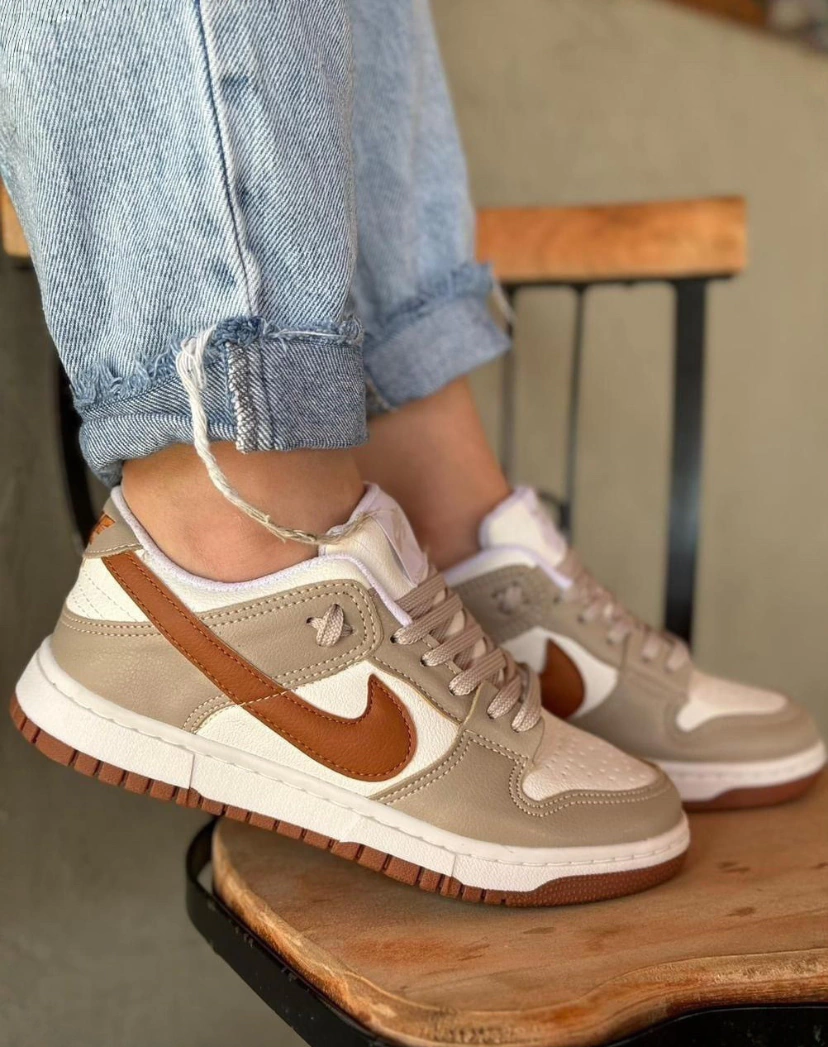 Nike Dunk Low - Branco/caramelo