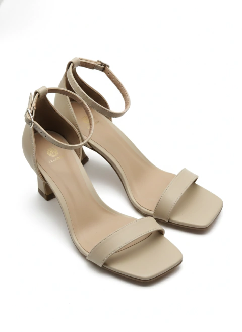 Sandália Feminina Salto Médio Caramelo com Tira no Tornozelo