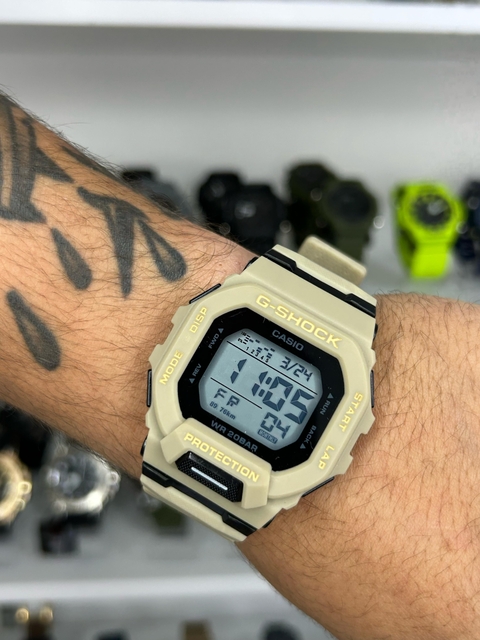 GSHOCK GBD 200 - BEGE/PULSEIRA DE BORRACHA/A PROVA D ÁGUA/45 MM