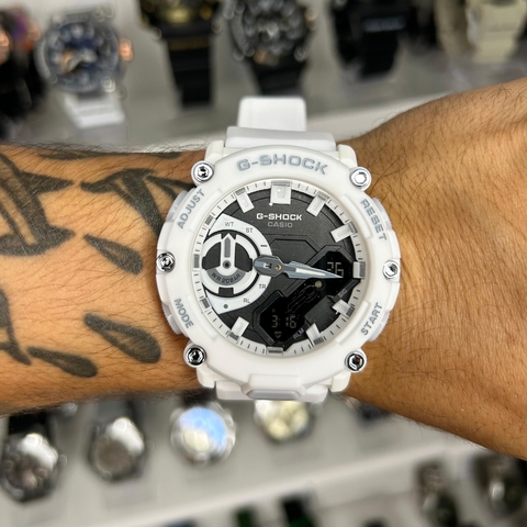 GSHOCK GA2200 - BRANCO/PULSEIRA DE BORRACHA/A PROVA D ÁGUA/49MM