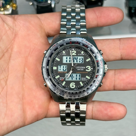 CITIZEN PROMASTER WINGMAN VI JQ8008 - PRATA/FUNDO PRETO/PULSEIRA DE AÇO/A PROVA D ÁGUA/50 MM