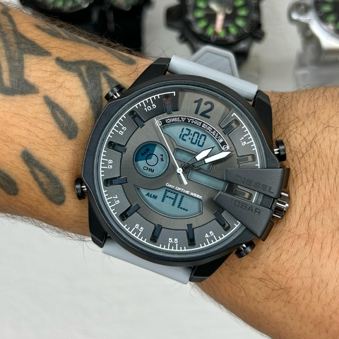 DIESEL 10 BAR DIGITAL - CINZA/PULSEIRA DE BORRACHA/FUNCIONAL/A PROVA D ÁGUA/53 MM