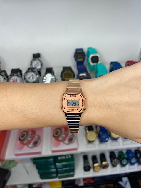 CASIO VINTAGE LA670W FEMININO - ROSE/AÇO INOXIDÁVEL/A PROVA D ÁGUA