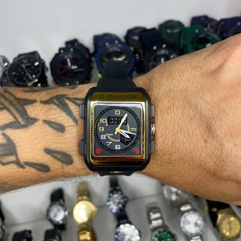 GSHOCK PROTECTION FERRARI- PRETO E DOURADO/PULSEIRA DE BORRACHA/A PROVA D ÁGUA