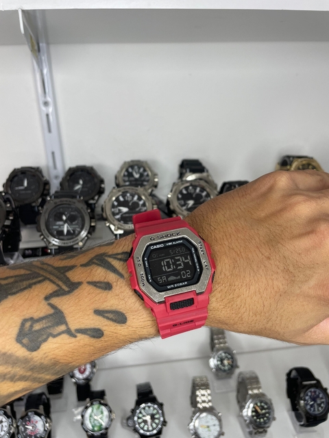 GSHOCK GBX 100 - VERMELHO/A PROVA D ÁGUA