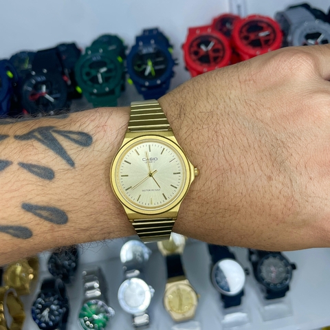 CASIO MW-240 UNISSEX - DOURADO/PULSEIRA DE AÇO/A PROVA D ÁGUA
