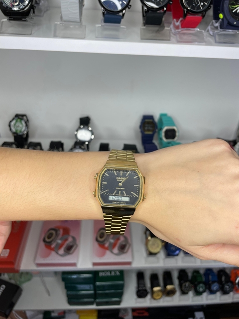 CASIO VINTAGE UNISSEX - DOURADO E PRETO/AÇO INOXIDÁVEL/A PROVA D ÁGUA