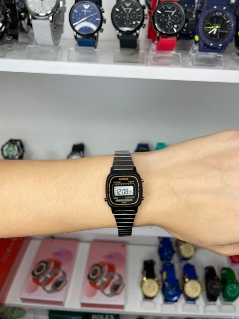 CASIO VINTAGE LA670W FEMININO - PRETO/AÇO INOXIDÁVEL