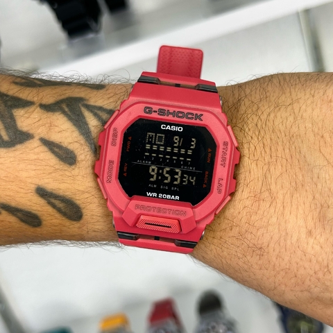 GSHOCK GBD 200 - VERMELHO/PULSEIRA DE BORRACHA/A PROVA D ÁGUA/43 MM