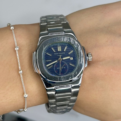 PATEK PHILIPPE NAUTILUS FEMININO - PRATA/FUNDO AZUL MARINHO/A PROVA D ÁGUA/34 MM
