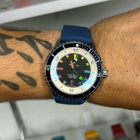 BREITLING SUPEROCEAN A17376 - AZUL/FUNDO COLORIDO/CAIXA DOURADA/PULSEIRA DE BORRACHA PRETA/49MM