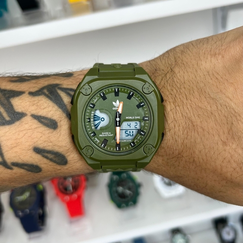 ADIDAS A0ST 122547 - VERDE/A PROVA D ÁGUA/PULSEIRA DE BORRACHA/45 MM