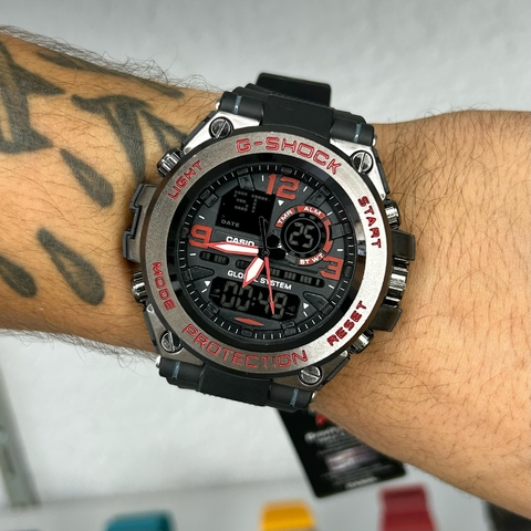 GSHOCK STEEL MODELO 1 - PRETO E VERMELHO/PULSEIRA DE BORRACHA/CAIXA DE AÇO/55 MM