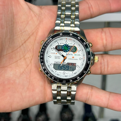 CITIZEN PROMASTER C220 - FUNDO BRANCO/SÉRIE OURO/PULSEIRA DE AÇO/A PROVA D ÁGUA/50 MM