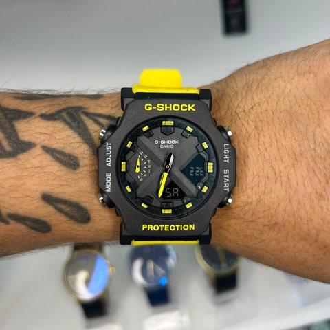 GSHOCK GA 2300 - PRETO E AMARELO/PULSEIRA DE BORRACHA/A PROVA D ÁGUA/45MM DE DIÂMETRO