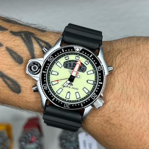 CITIZEN JP2000 - FUNDO VERDE CLARO/SÉRIE PRATA/CAIXA EM AÇO/PULSEIRA DE BORRACHA/45 MM