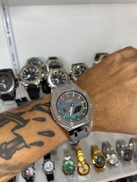 GSHOCK GA 2100 CINZA/COLORIDO METÁLICO - A PROVA D ÁGUA/PULSEIRA DE BORRACHA