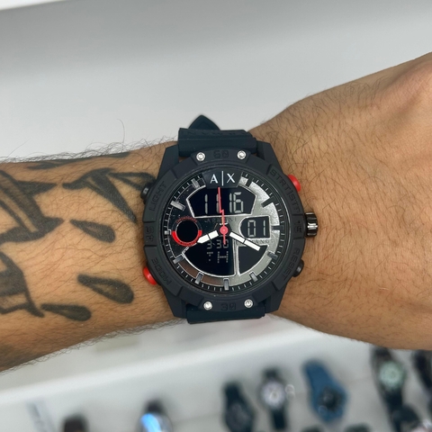 ARMANI EXCHANGE DIGITAL - PRETO E FUNDO CINZA/PULSEIRA DE SILICONE