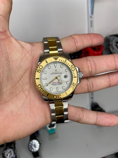 YACHT MASTER - DOURADO E BRANCO/FUNDO BRANCO/PULSEIRA DE AÇO
