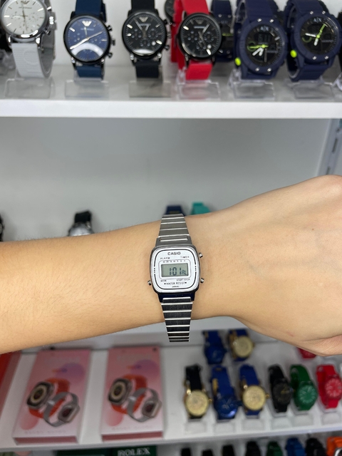 CASIO VINTAGE LA670W FEMININO - PRATA/AÇO INOXIDÁVEL
