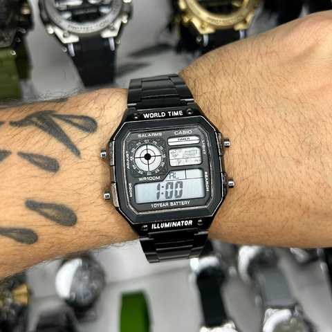 CASIO AE-1300WH - PRETO/PULSEIRA EM AÇO INOXIDÁVEL/A PROVA D ÁGUA/39MM
