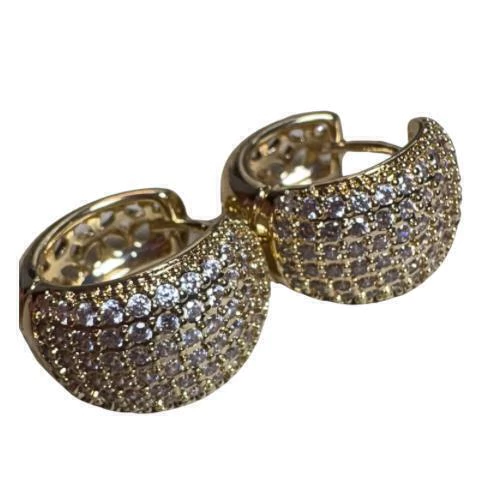 BRINCO ARGOLA DOURADO CRAVEJADO COM ZIRCÔNIAS - M