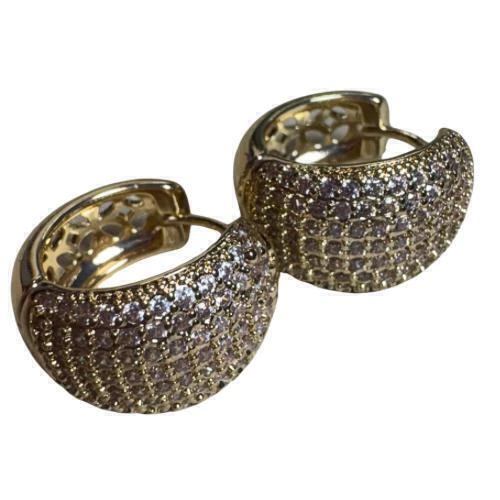 BRINCO ARGOLA DOURADO CRAVEJADO COM ZIRCÔNIAS - G