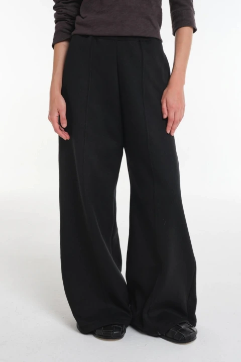 Jogger Alaska Negro OKLAN - comprar online