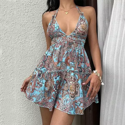 Vestido Mini Alça Fina – Decote em Arco, Apliques Delicados e Modelagem A-Line