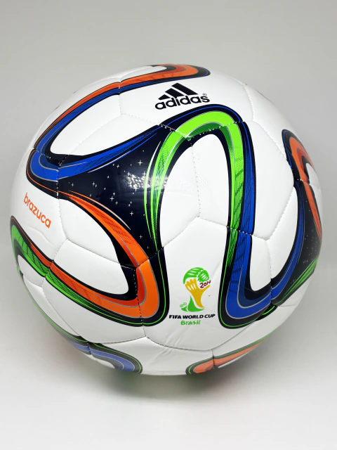Bola Brazuca - Copa do Mundo de 2014 - Réplica em tamanho Original da Adidas