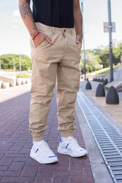 JOGGER BEIGE CON PUÑO GABARDINA ELASTIZADA CRUZO TALLES 38 al 48