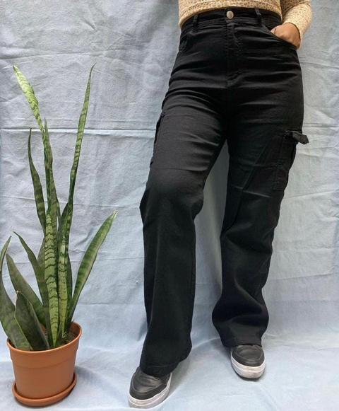 JEAN WIDE LEG CARGO NEGRO ELASTIZADO TIRO ALTO TALLES 48 AL 60 CRISAL