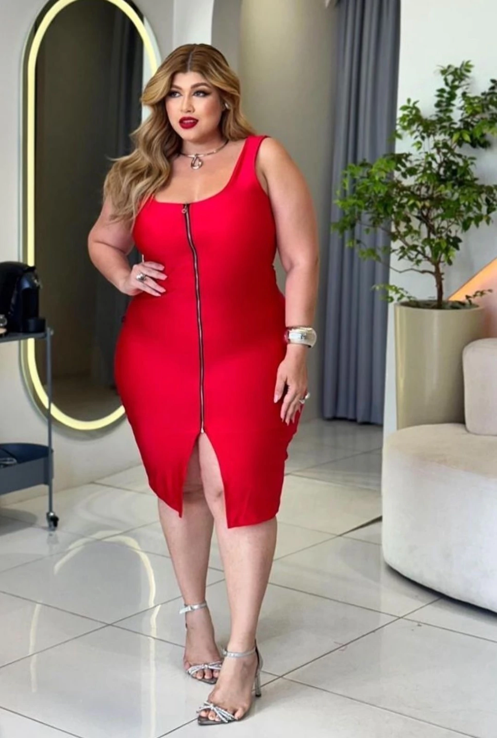 ✨ Vestido Mídi Poliamida Acetinada – Zíper Frontal & Fenda ✨