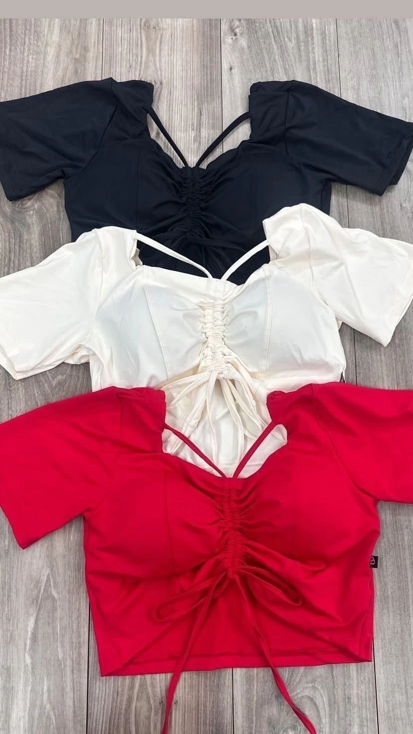 Cropped com Amarração Frontal e Decote Duplo