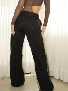 Pantalón negro con malla en internet