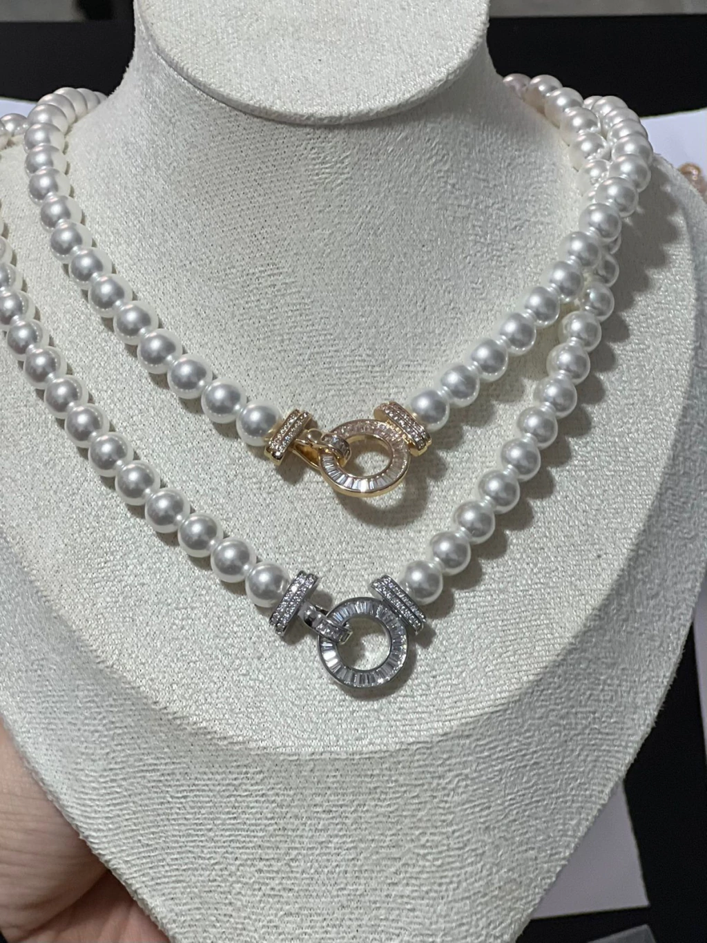 Choker pérolas com fecho redondo cravejada 41cm