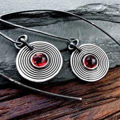 Aros colgantes de plata con granate - comprar en línea