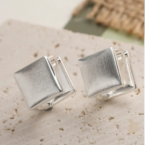 Par de Aros Cuadrados en Cobre Enchapados en Oro 18k