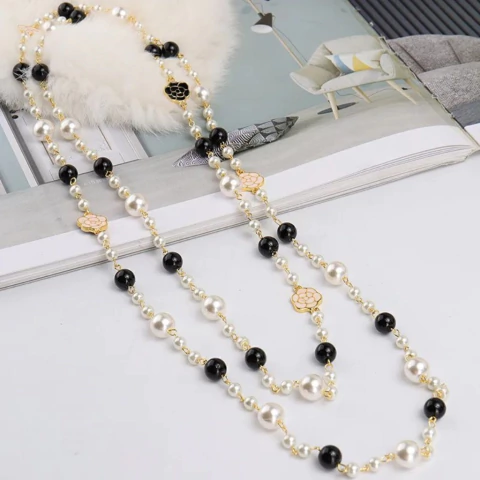 Collar Largo Enchapado con Perlas de Imitación Blancas y Negras - comprar online