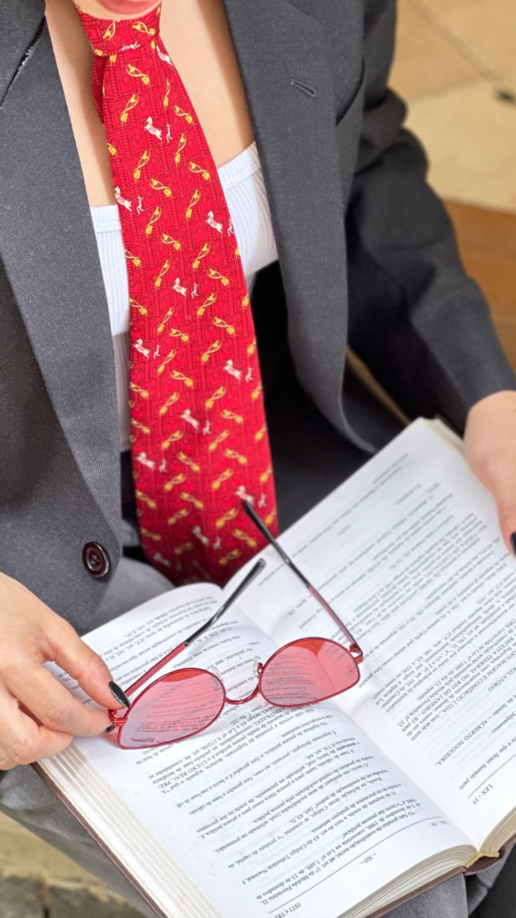 Óculos de sol vermelho gatinha