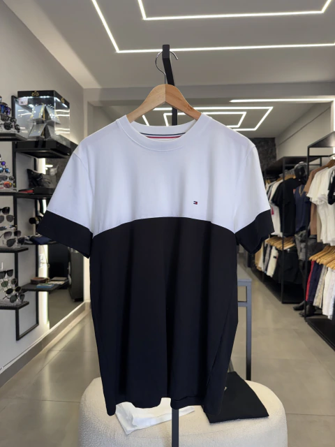 Camiseta Tommy - Preta/branca