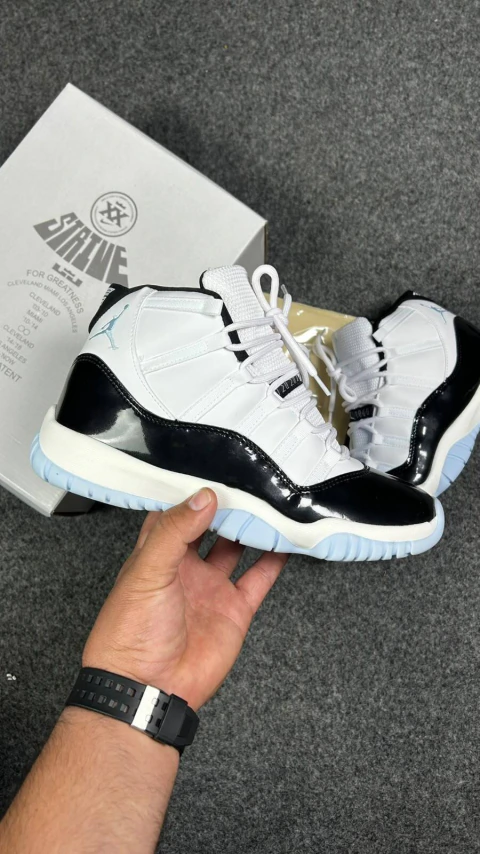 JORDAN 11