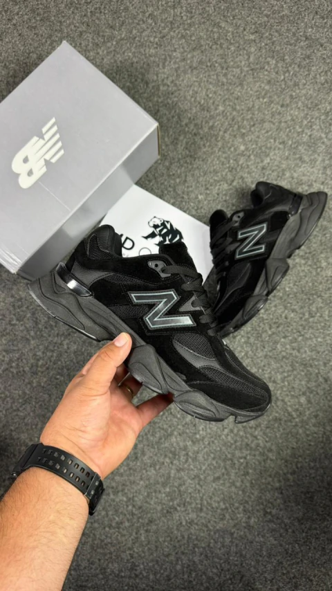 NEW BALANCE 9060 ALL BLACK