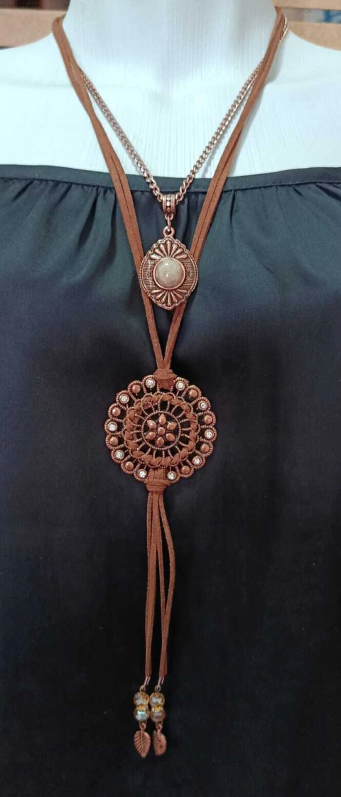 Colar mandala em tons terrosos