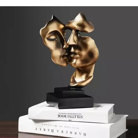 Escultura Decorativa “O Beijo de Ouro”