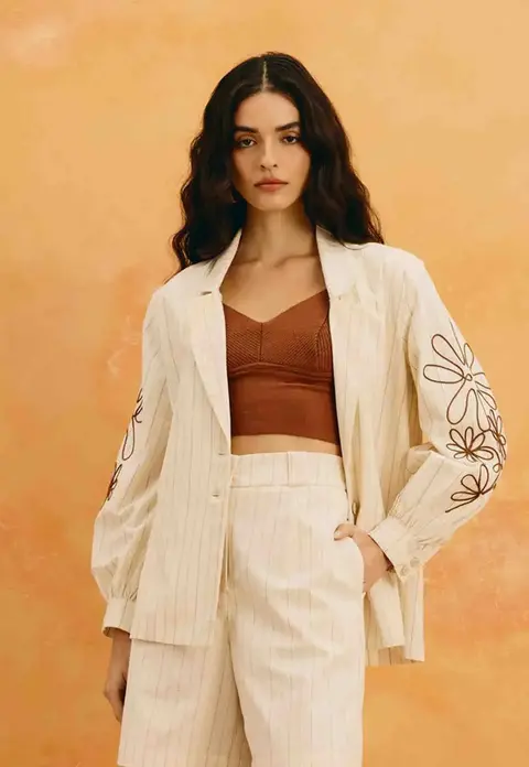 Blazer Listrado Bordado Flor