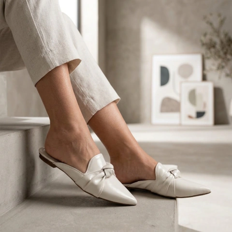 Mule Bico Fino Laço Trançado Off White