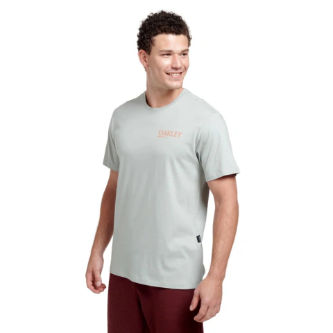 REMERA GRAPHIC LOGO TEE