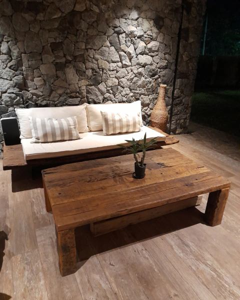 Mesa Asia en quebracho blanco